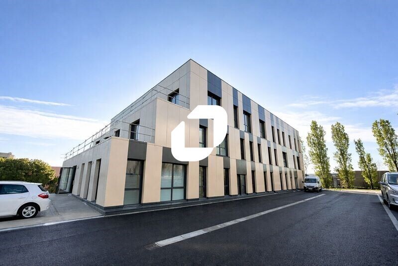 Office in La Tour-de-Salvagny for sale - Building Photo - Image 1 of 17