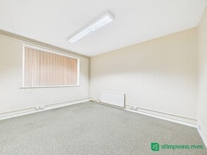 39 Hockliffe St, Leighton Buzzard for lease Interior Photo- Image 1 of 12