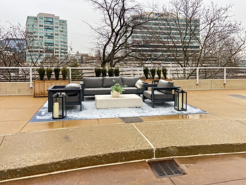 200 Barr Harbor Dr, Conshohocken, PA for lease - Primary Photo - Image 1 of 15