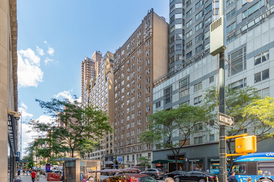 305-311 W 57th St, New York, NY à louer - Photo du bâtiment - Image 2 de 41
