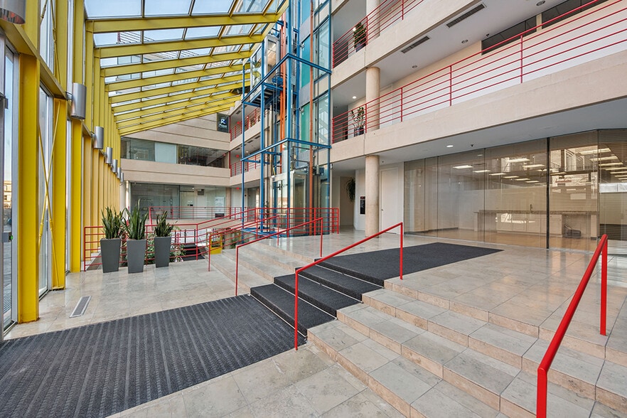 1770 First St, Highland Park, IL for lease - Interior Photo - Image 2 of 10