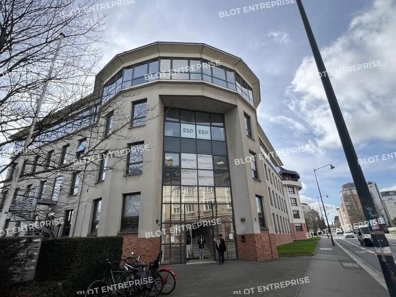 Office in Rennes for lease - Primary Photo - Image 1 of 14