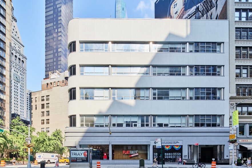 936 Broadway, New York, NY for lease - Building Photo - Image 2 of 4