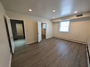 5202 Baltimore National Pike, Catonsville, MD à louer Photo intérieure- Image 2 de 4