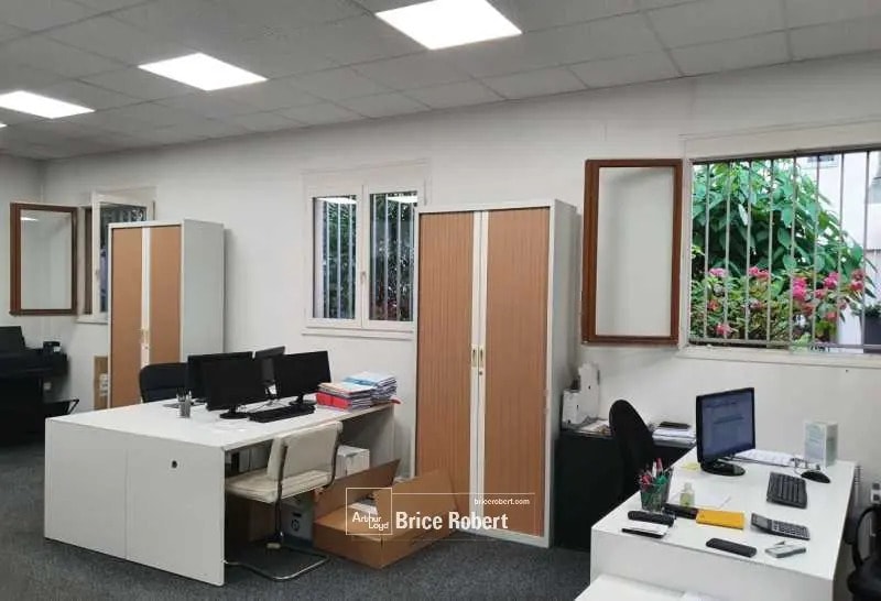 Bureau dans Lyon à louer - Photo du bâtiment - Image 2 de 4