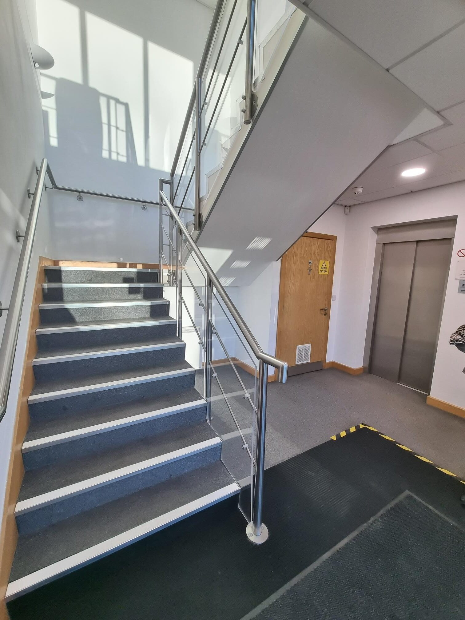 Gibfield Dr, Manchester for lease Interior Photo- Image 1 of 3