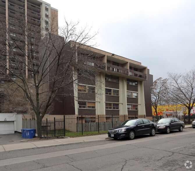 181 John St N, Hamilton, ON à vendre - Photo du bâtiment - Image 2 de 3