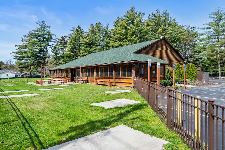 8826 Gratiot Ave, Columbus, MI for sale - Primary Photo - Image 1 of 58