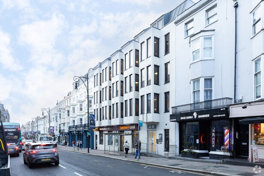43-46 Queens Rd, Brighton à louer - Photo du bâtiment - Image 2 de 2