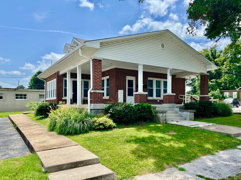 301 W Kentucky Ave, Franklin, KY for sale - Primary Photo - Image 1 of 5