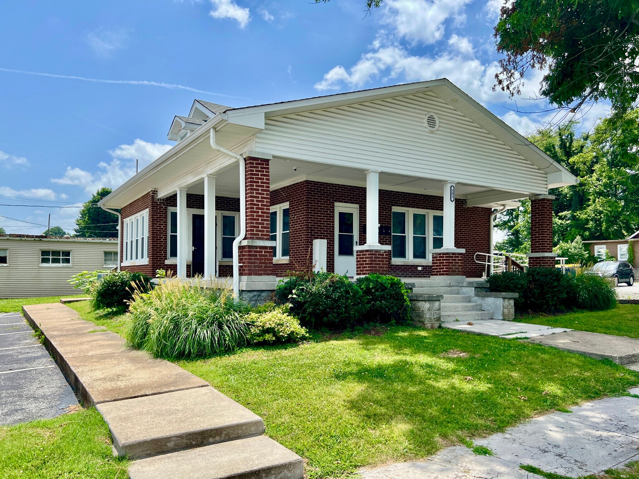 301 W Kentucky Ave, Franklin, KY for sale Primary Photo- Image 1 of 6