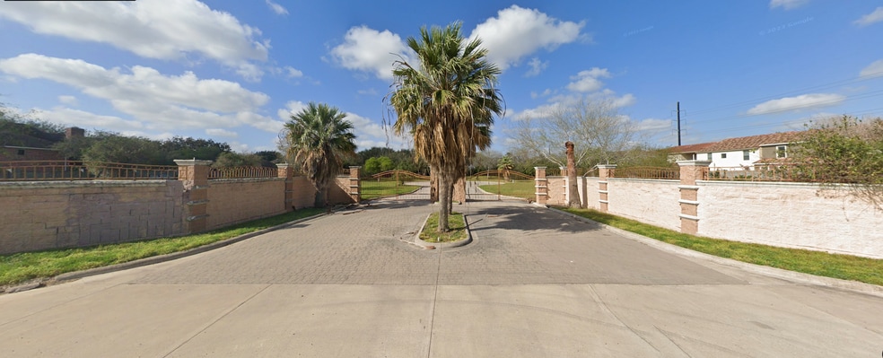 200 Tulip Ave, McAllen, TX à vendre - Photo du bâtiment - Image 2 de 4