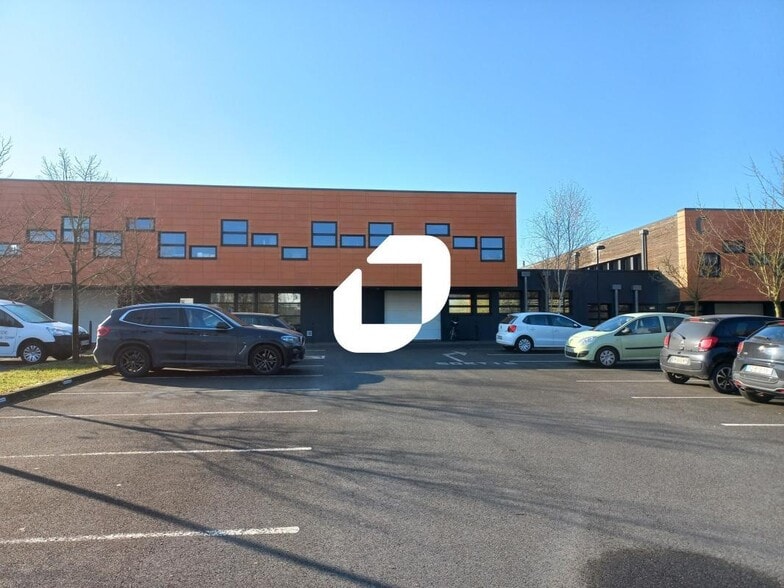 250/260 Rue Salvador Allende, Loos for lease - Building Photo - Image 2 of 11