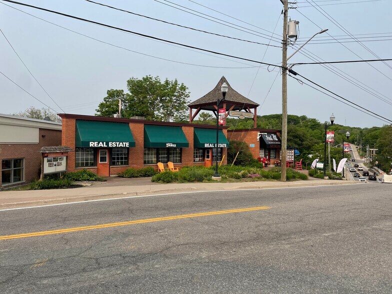 1 Medora, Muskoka Lakes, ON à louer - Photo du bâtiment - Image 2 de 7