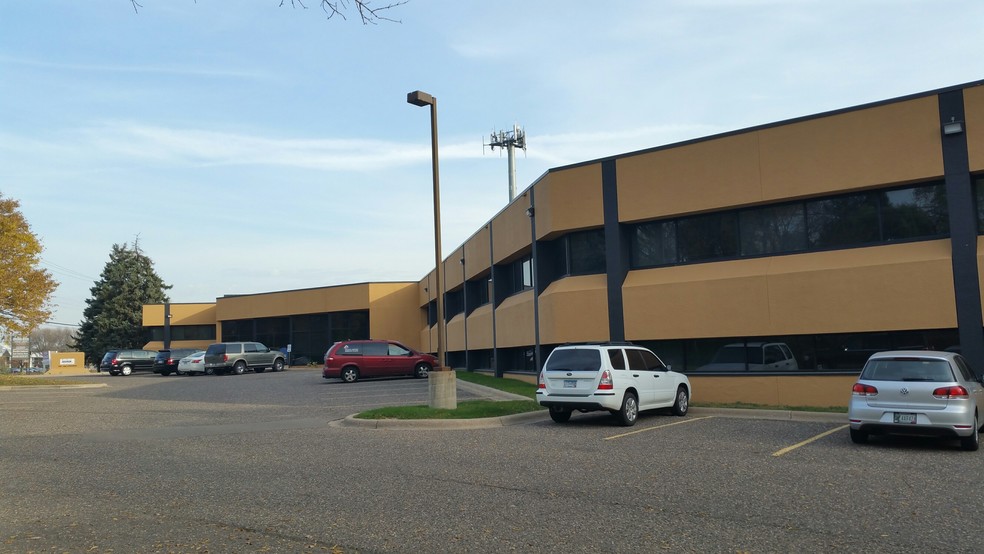 1710 Douglas Dr N, Golden Valley, MN for lease - Building Photo - Image 1 of 1