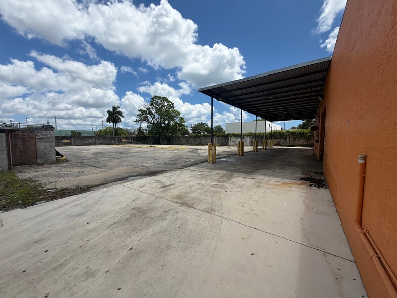 1636 NE 12th Ter, Fort Lauderdale, FL for lease - Building Photo - Image 3 of 14