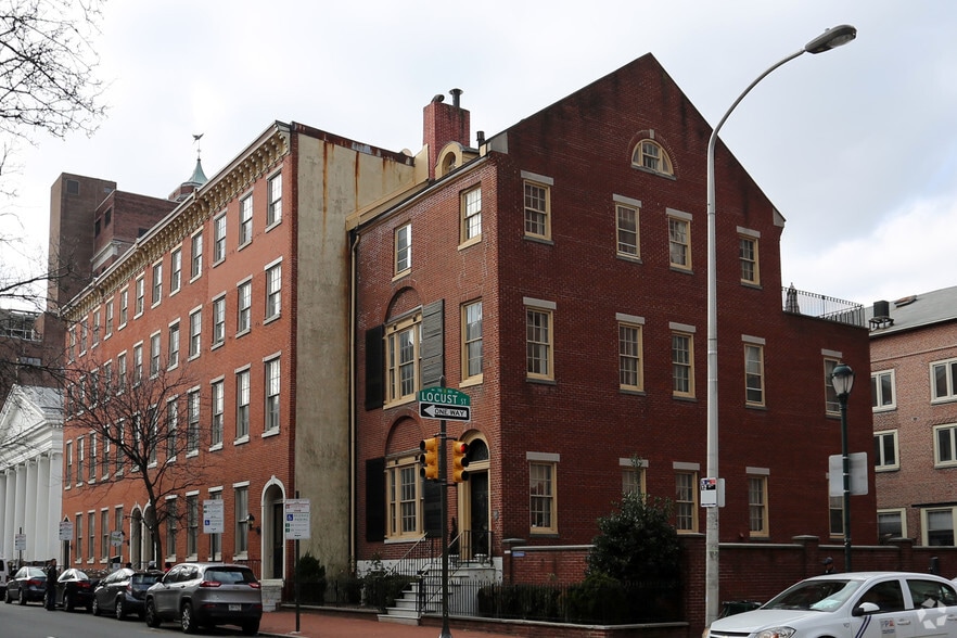 238-244 S 8th St, Philadelphia, PA à louer - Photo du bâtiment - Image 2 de 5