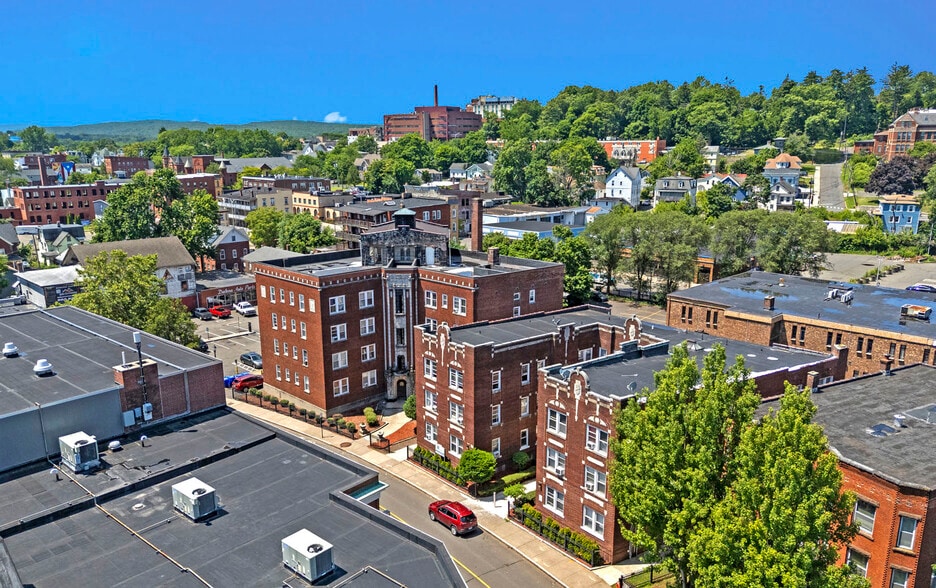 27-31 Glen St, New Britain, CT for sale - Primary Photo - Image 1 of 5