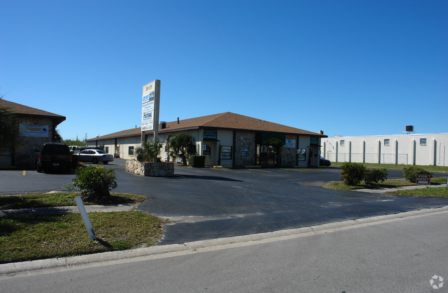 2101-2111 Sunnydale Blvd, Clearwater, FL for lease - Building Photo - Image 3 of 34