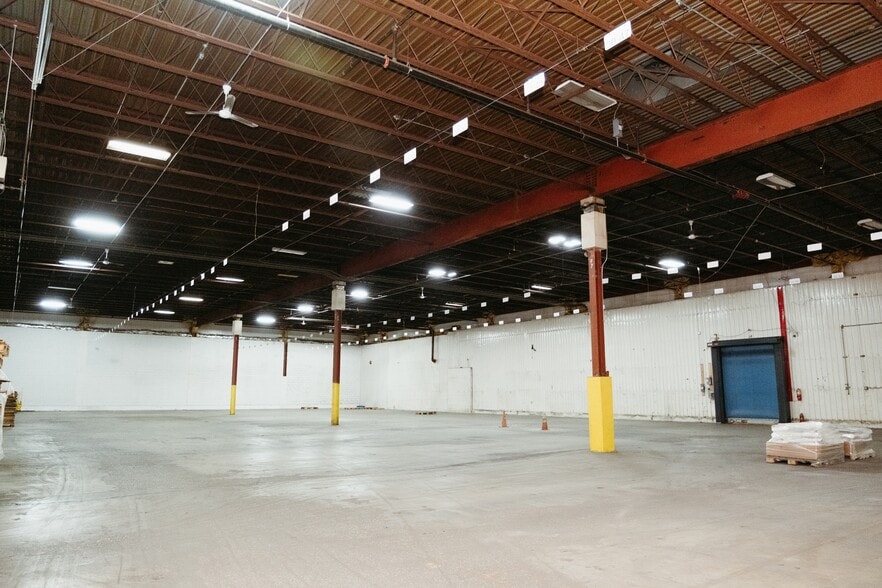 301 Wilber Ave, Champaign, IL for lease - Interior Photo - Image 3 of 11