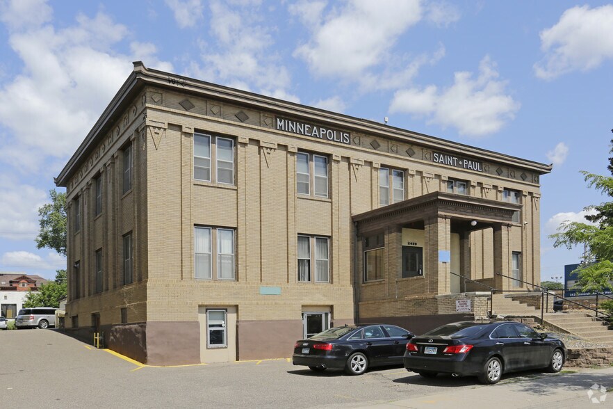 2429 University Ave W, Saint Paul, MN à louer - Photo du bâtiment - Image 1 de 2