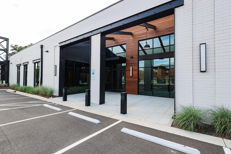 2320 Toomey Ave, Charlotte, NC for lease - Building Photo - Image 2 of 9