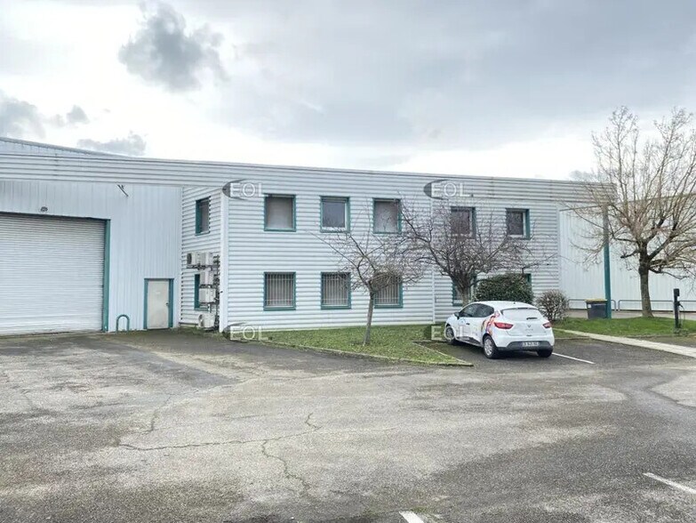 Industrial in Toussieu for lease - Building Photo - Image 1 of 10