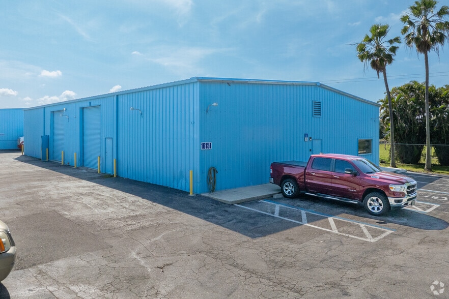 16151-16171 Pine Ridge Rd, Fort Myers, FL à louer - Photo du bâtiment - Image 3 de 6