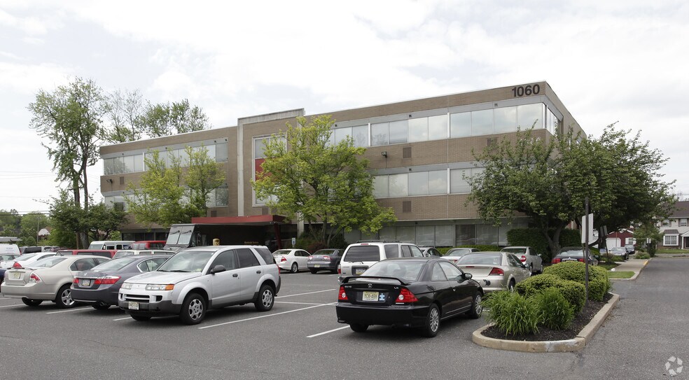 1060 Kings Hwy N, Cherry Hill, NJ à louer - Photo du bâtiment - Image 2 de 7