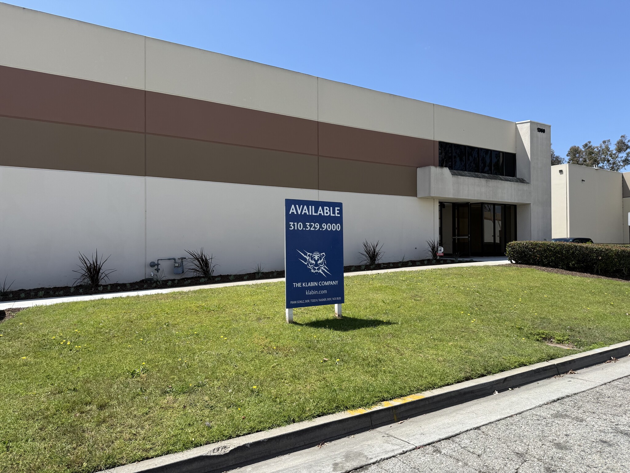 1360 W Walnut Pky, Compton, CA for lease Primary Photo- Image 1 of 9