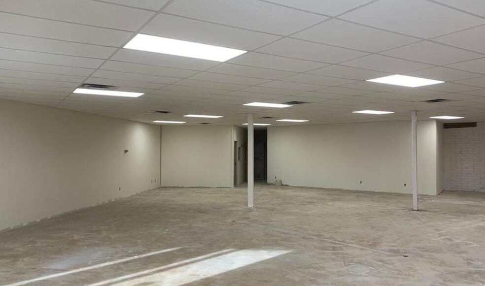 16630 109th Ave NW, Edmonton, AB for lease - Interior Photo - Image 3 of 5