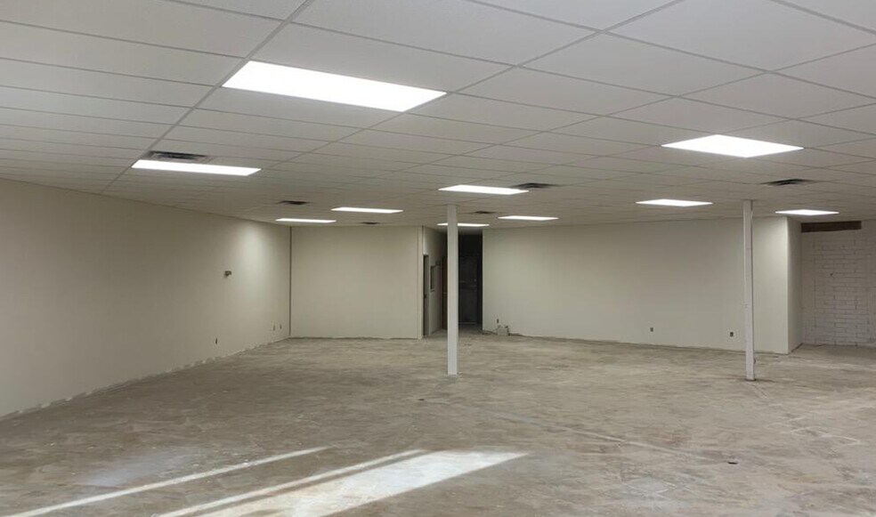 16630 109th Ave NW, Edmonton, AB à louer - Photo intérieure - Image 3 de 5