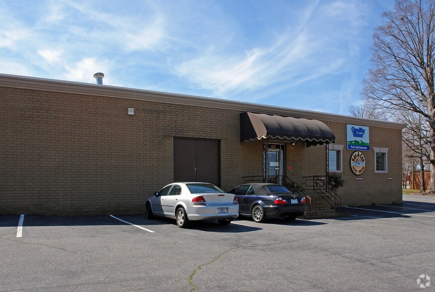 1108 9th Ave NE, Hickory, NC for sale - Building Photo - Image 2 of 10