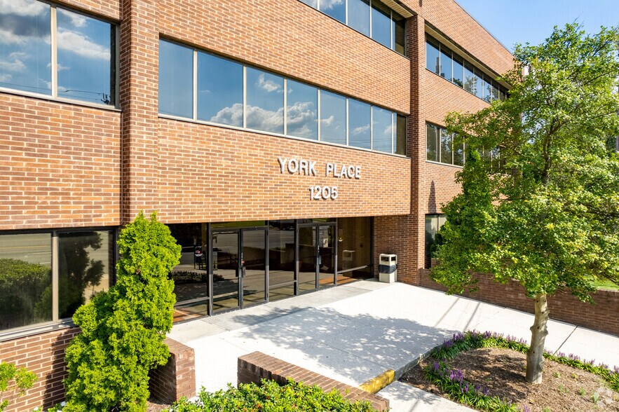 1205 York Rd, Lutherville, MD à louer - Photo du bâtiment - Image 2 de 6