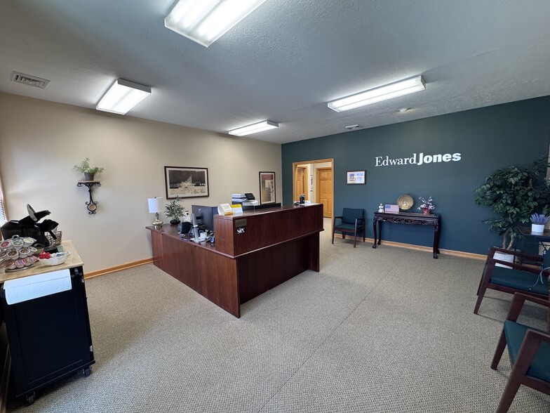 757 Graham Rd, Cuyahoga Falls, OH à louer - Photo du bâtiment - Image 3 de 15