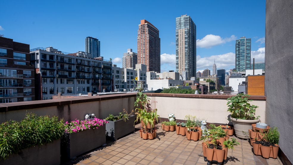 5-49 47th Rd, Long Island City, NY for lease - Building Photo - Image 3 of 10