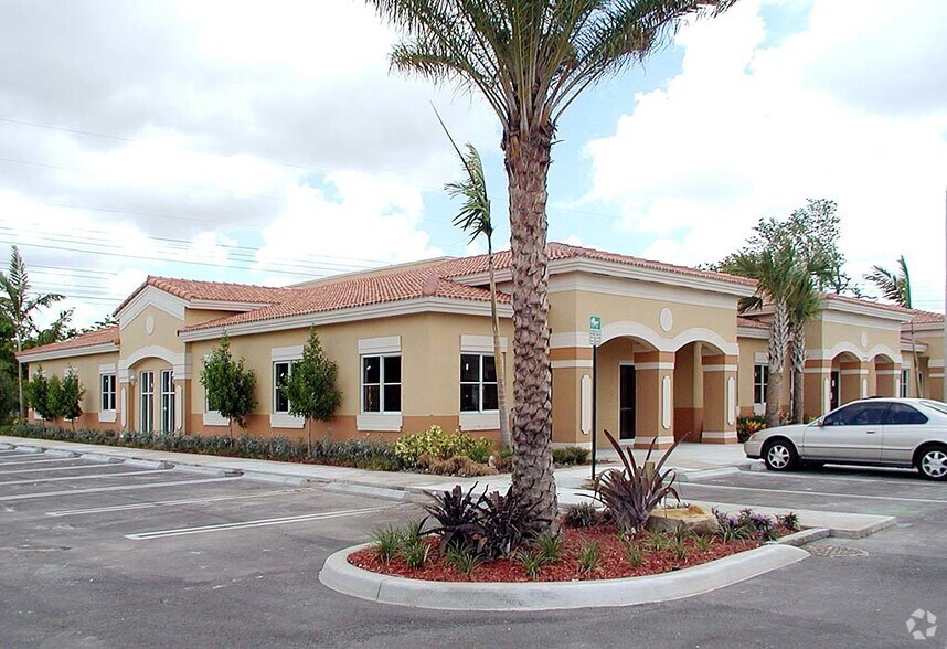 2700 SW 97th Ave, Miami, FL à louer - Photo du bâtiment - Image 2 de 24