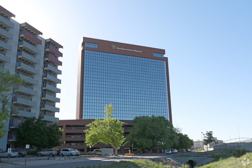 1873 S Bellaire St, Denver, CO à louer - Photo du bâtiment - Image 3 de 24