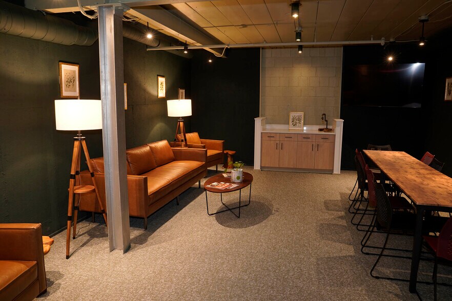 5900 W North Ave, Milwaukee, WI à louer - Photo du bâtiment - Image 3 de 10