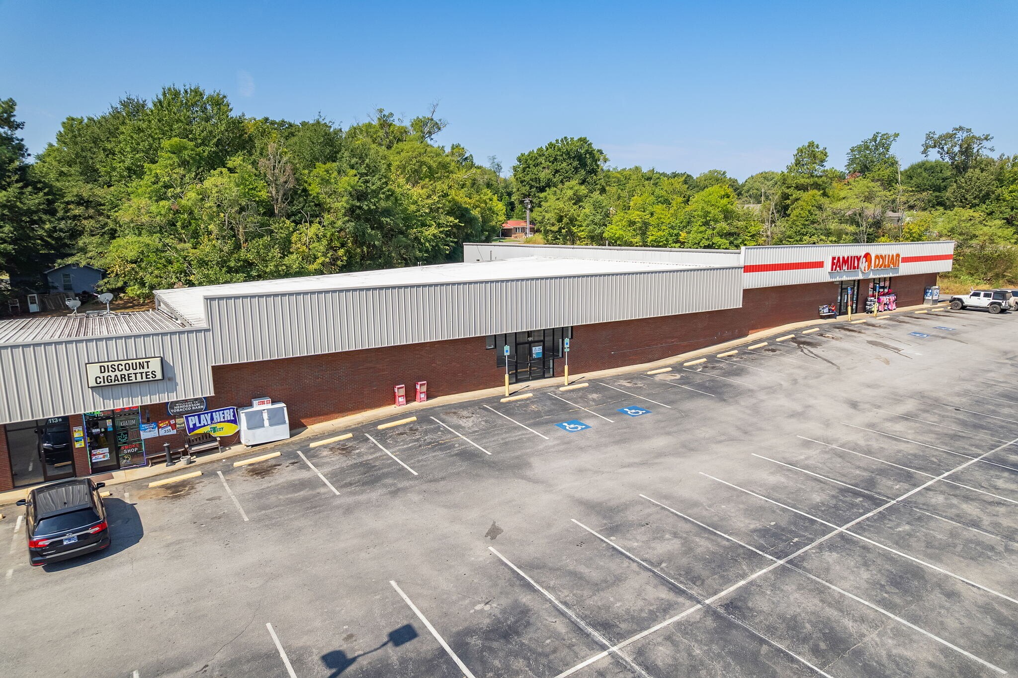 121 Whitley Ave, Henderson, TN for lease Interior Photo- Image 1 of 13