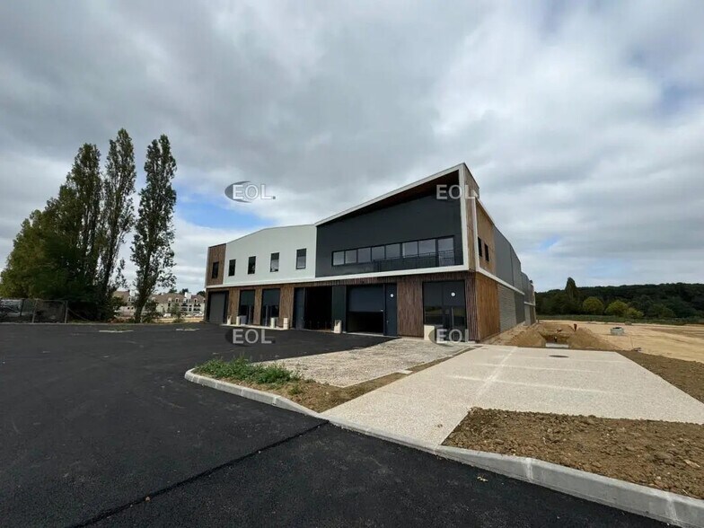 Flex in Plaisir for sale - Building Photo - Image 1 of 8