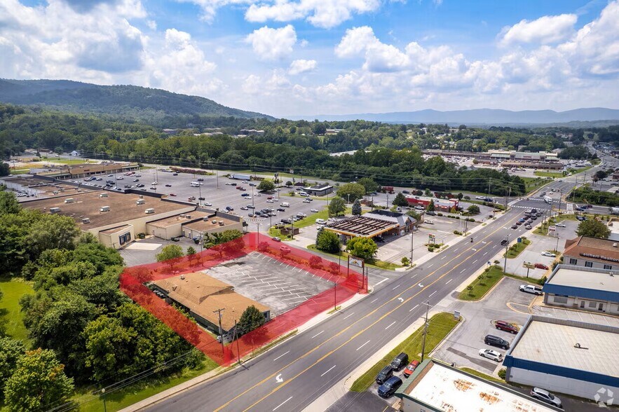 865 John Marshall Hwy, Front Royal, VA à vendre - Photo du bâtiment - Image 2 de 61