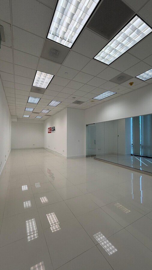 1200 Brickell Ave, Miami, FL 33131 - Unité 200 D-F -  - Photo intérieure - Image 2 of 14