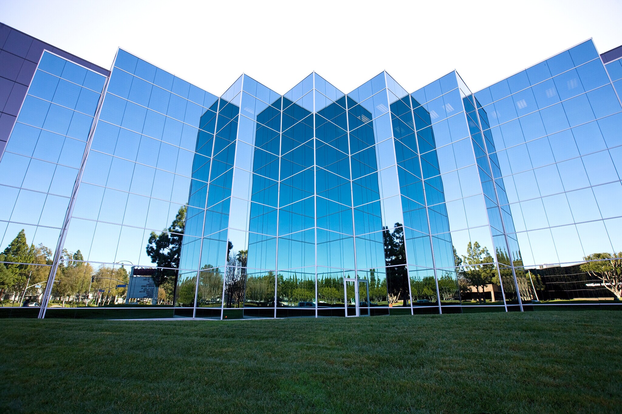 959 S Coast Dr, Costa Mesa, CA for lease Primary Photo- Image 1 of 10