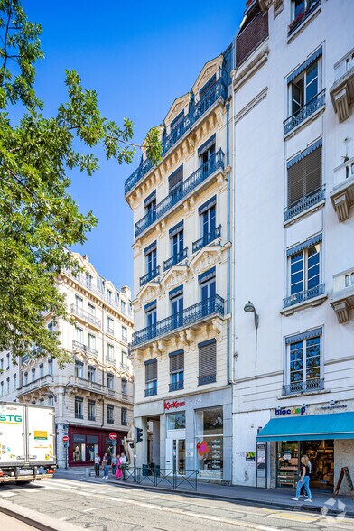 Bureau dans Lyon à louer - Photo du bâtiment - Image 2 de 8