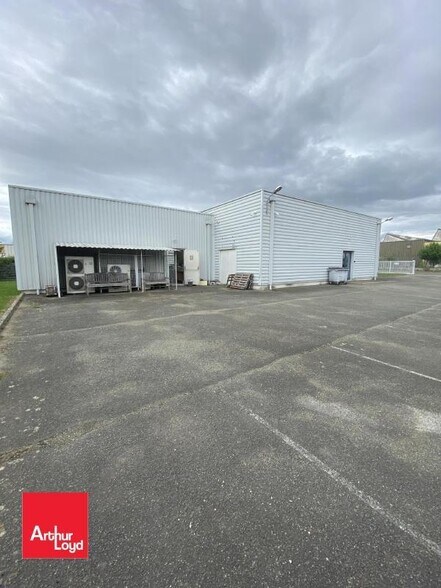 Flex in Chartres for sale - Building Photo - Image 2 of 3