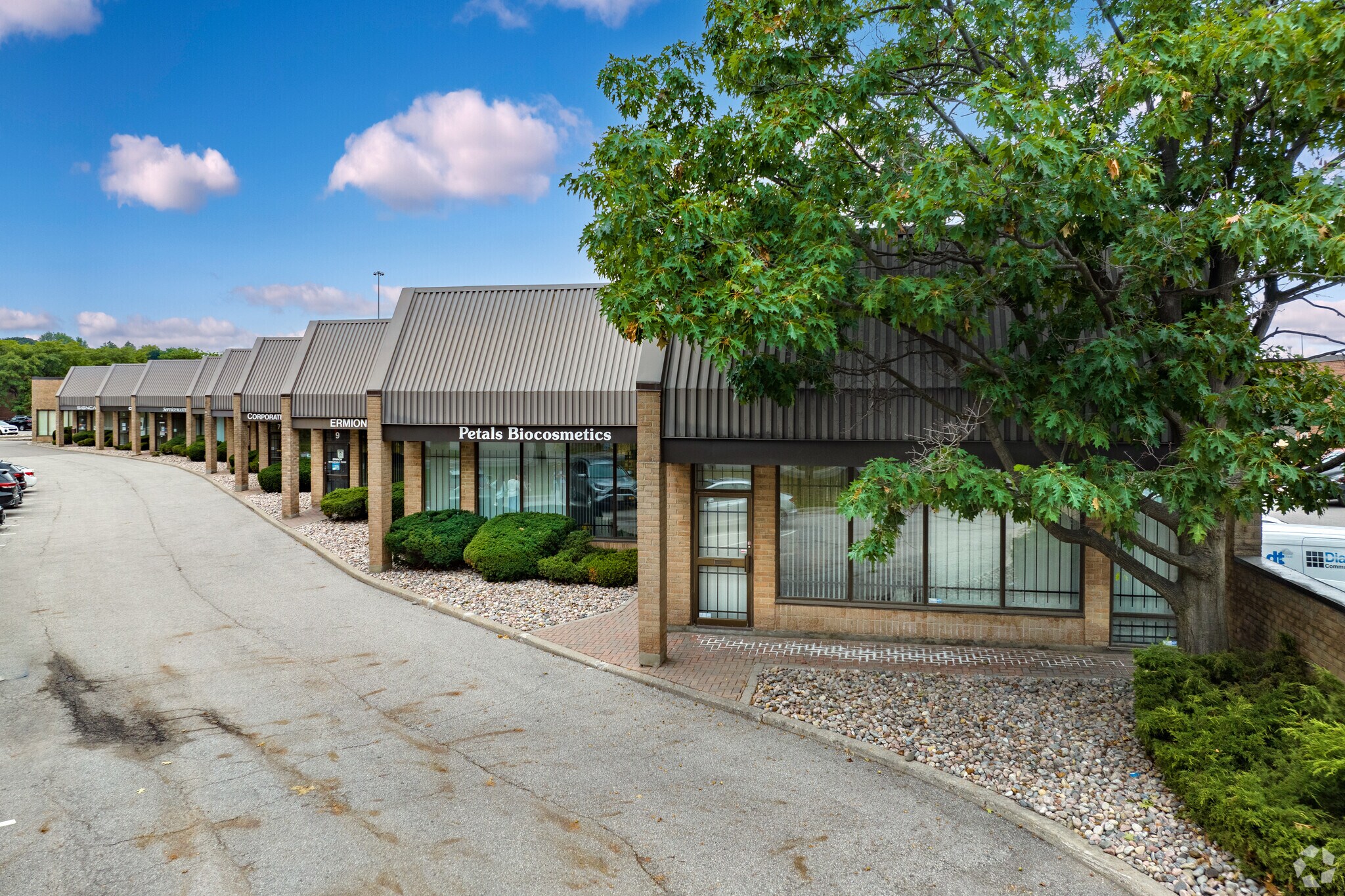 361 Steelcase Rd W, Markham, ON à louer Photo du bâtiment- Image 1 de 5