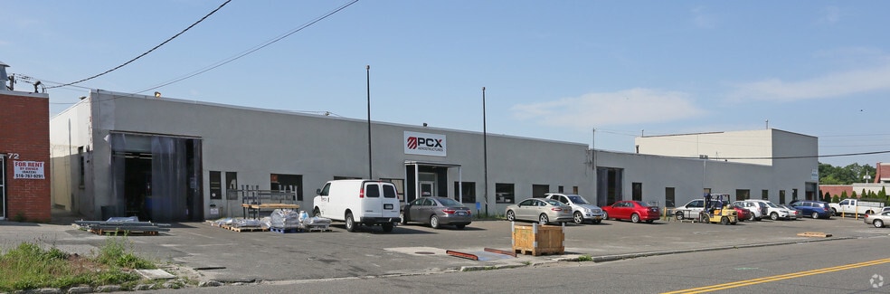 60 Milbar Blvd, Farmingdale, NY for lease - Building Photo - Image 3 of 21