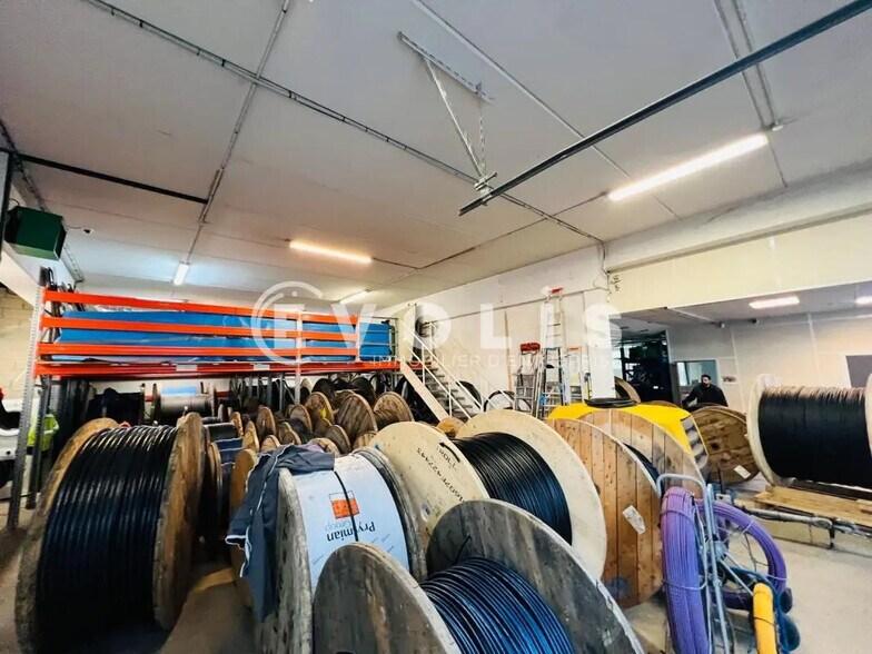 Flex in Fontenay-sous-Bois for lease - Interior Photo - Image 2 of 7