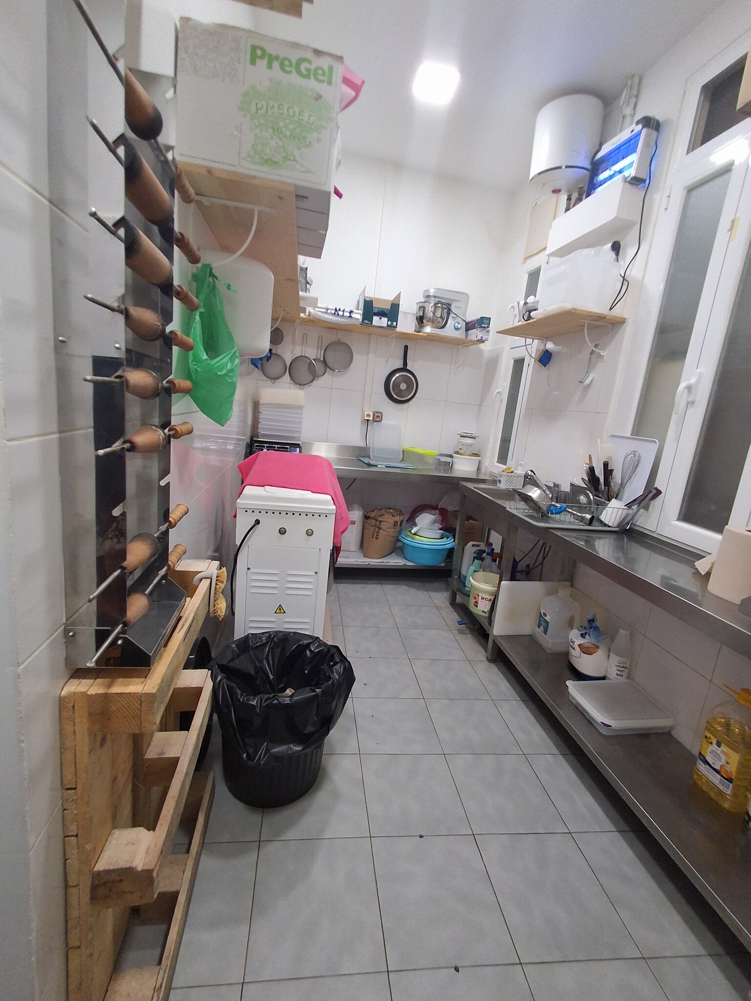 Retail in Madrid, Madrid for lease Interior Photo- Image 1 of 6